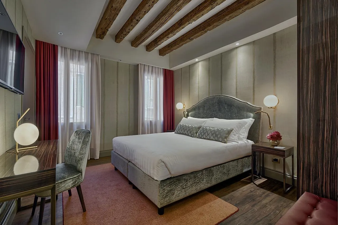Suite735 Venice 0*,